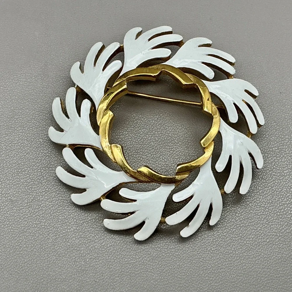 Trifari vintage crown